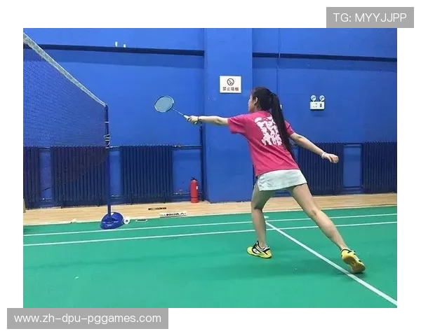 羽毛球推球慢动作